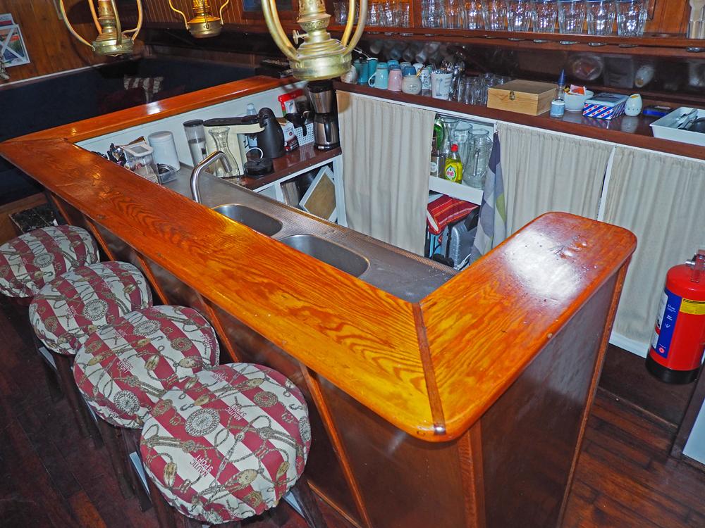 Saloon, Accommodation